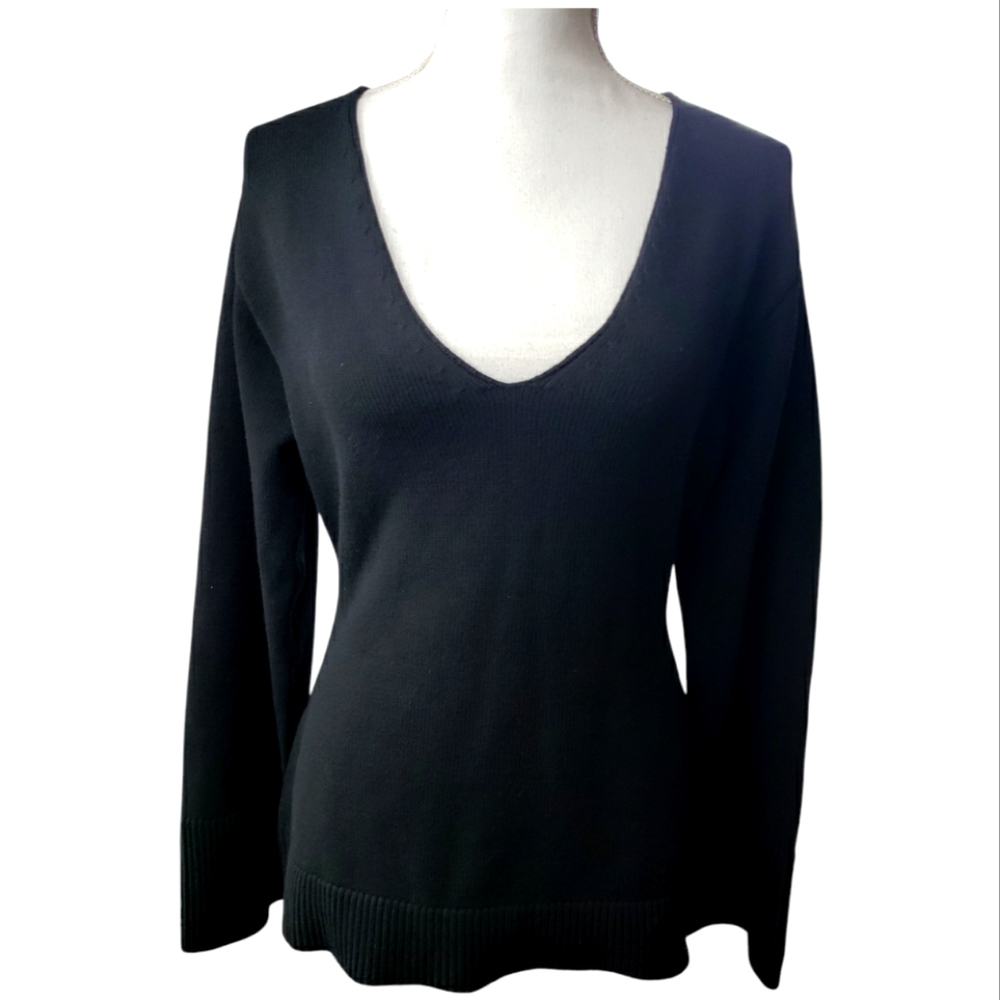 H&M NWT Deep V Neck Knit Sweater Size Small in Black Split Cuffs on Sleeves